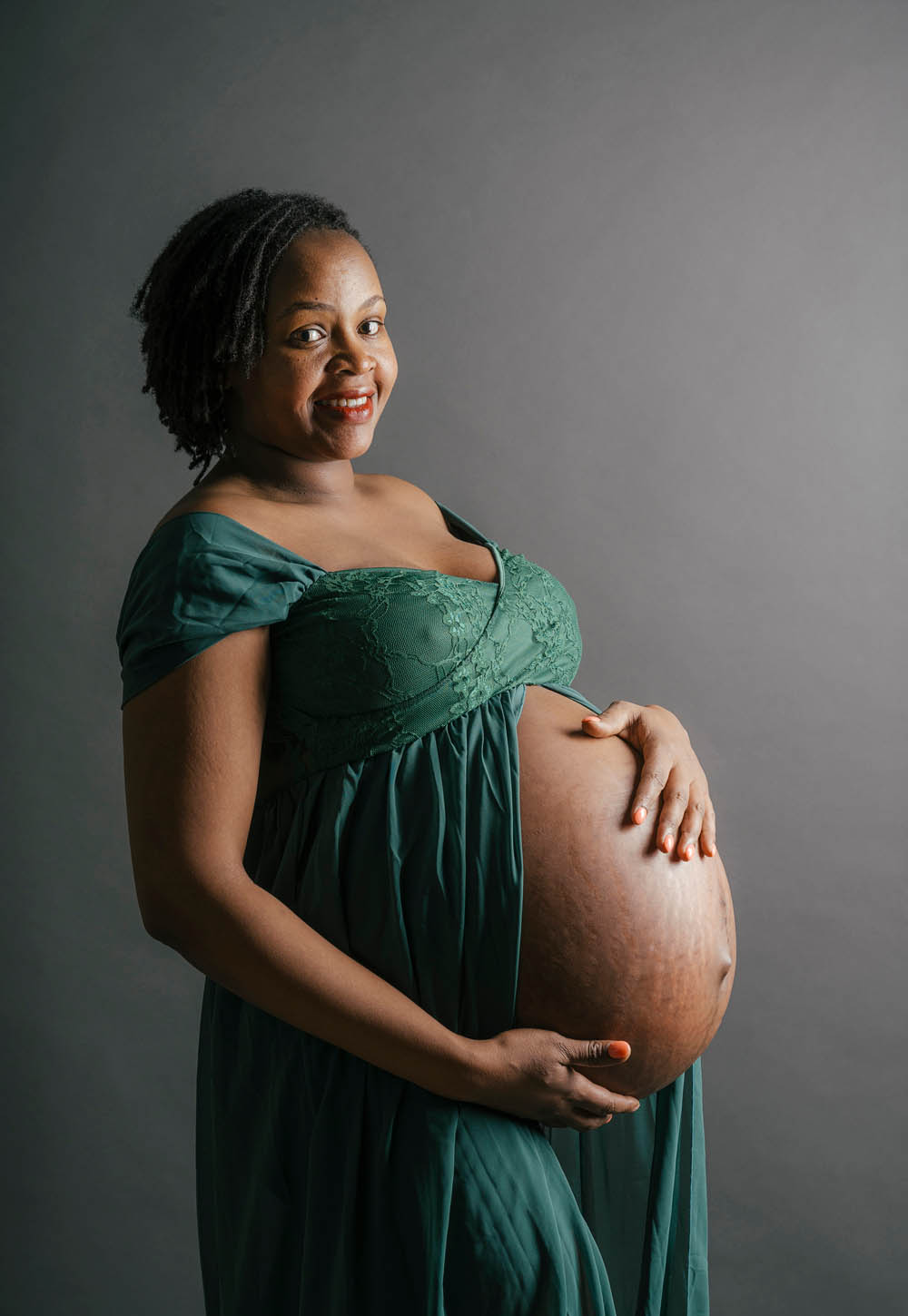 schwangerschaftsfoto, babybauchfotoshooting im Fotostudio in Weinheim, bei mannheim und heidelberg