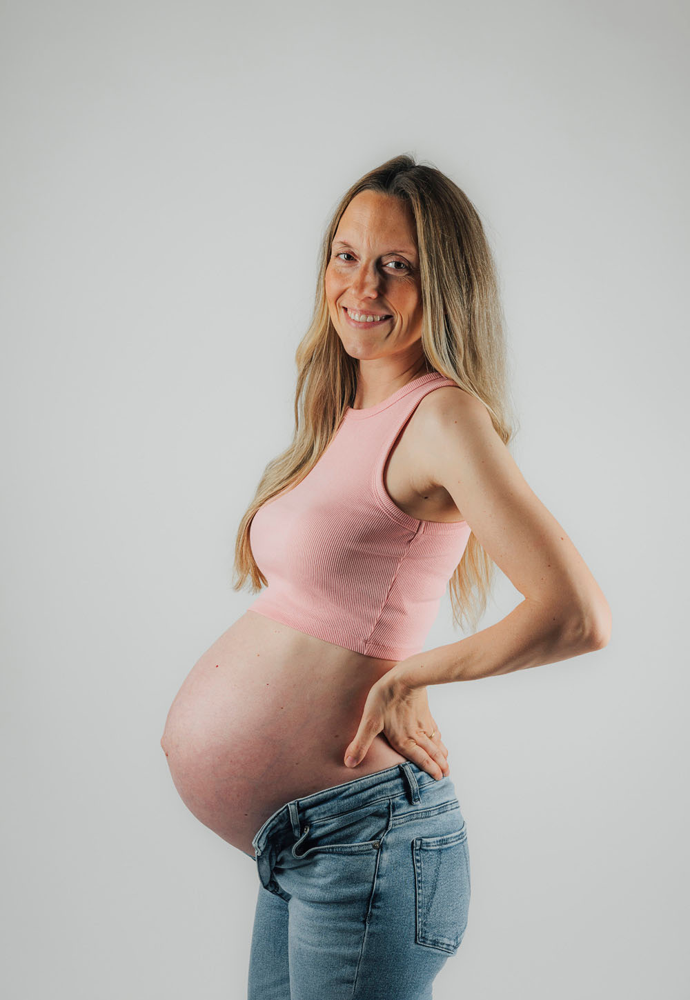 Schwangerschaftfoto, Babybauchfotos Outdoor im Fotostudio oder bei euch zuhause vom Fotograf aus Weinheim, bei Mannheim und Heidelberg.